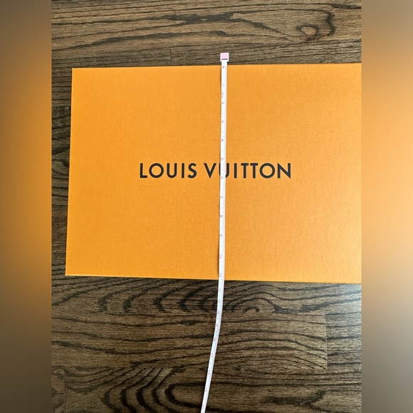 L2. Authentic Louis Vuitton Box & Ribbon - Picture 4 of 6
